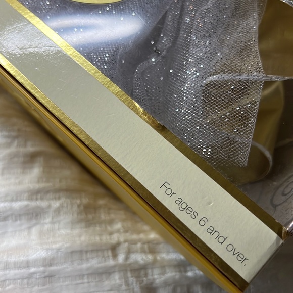 SPECIAL 2000 EDITION CELEBRATION BARBIE FIRST IN A SERIES FOR THE 21st CENTURY - Picture 14 of 17